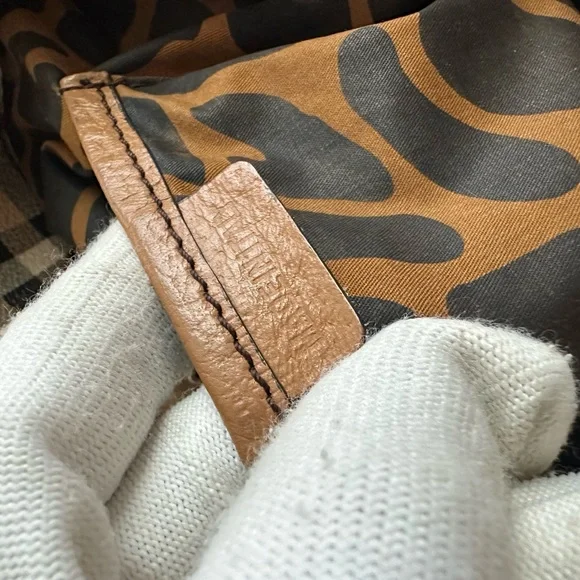 Burberry Tote Bag - Picture 12 of 16